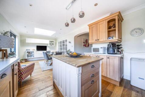 Kitchen diner angle 4