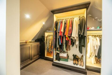 Walk in wardrobe