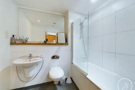 26 Skyline Bathroom
