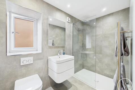 Bed 1 En-suite
