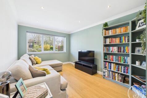 Reception Room 2 / playroom