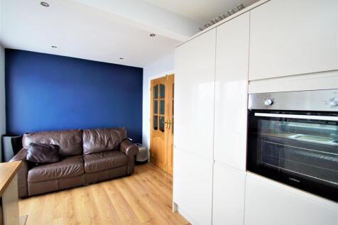 Kitchen 3.JPG