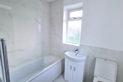 Bathroom - 20220416_192448 (Copy).jpg