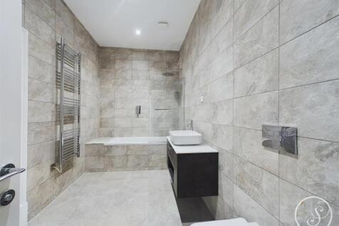 Jack &amp; Jill Bathroom