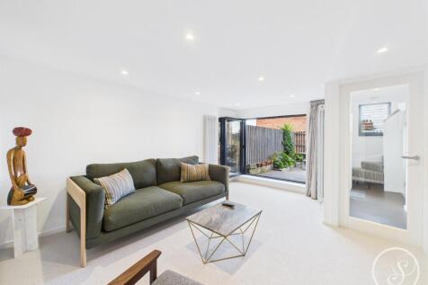 Lounge - Bifolds Open