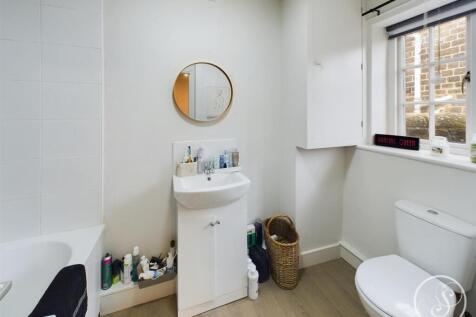 15 The AVENUE BATHROOM.jpeg