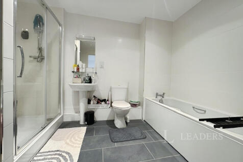 Ensuite to Master Bedroom