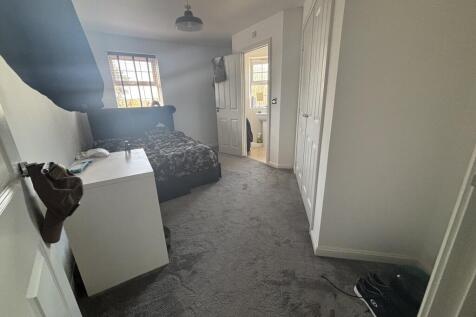 Bedroom 1 - Conifers