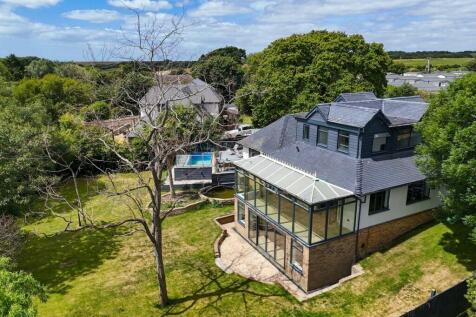 Side view of gard...