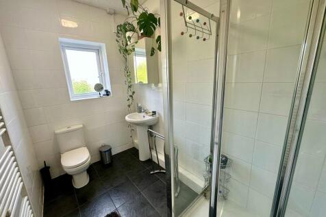 Shower room for r...
