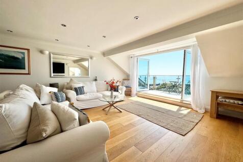 seaview apartment - lounge.jpg