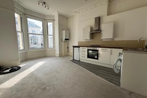 Lounge/Kitchen