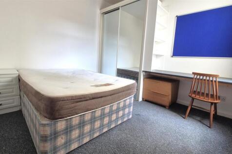 Downstairs Middle Bedroom