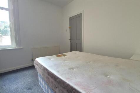 Downstairs Middle Bedroom