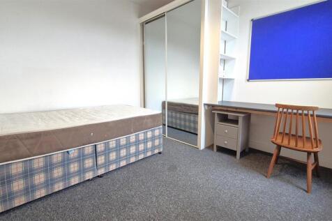 Upstairs Middle Bedroom