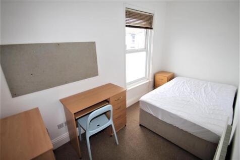 Upstairs Middle Bedroom