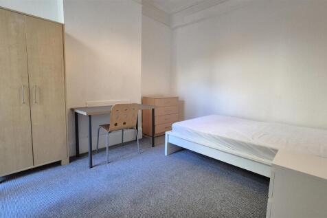 Downstairs Middle Bedroom