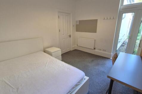 Downstairs Middle Bedroom