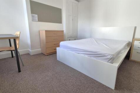 Upstairs Middle Bedroom