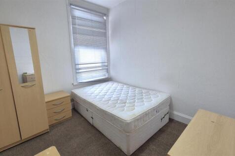 Downstairs Middle Bedroom