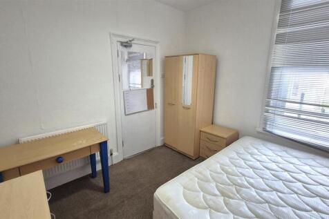 Downstairs Middle Bedroom