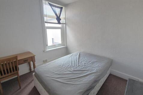 Upstairs Middle Bedroom