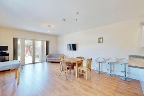 Open Plan Living Room/Kitchen