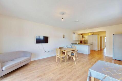 Open Plan Living Room/Kitchen