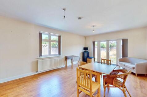 Open Plan Living Room/Kitchen