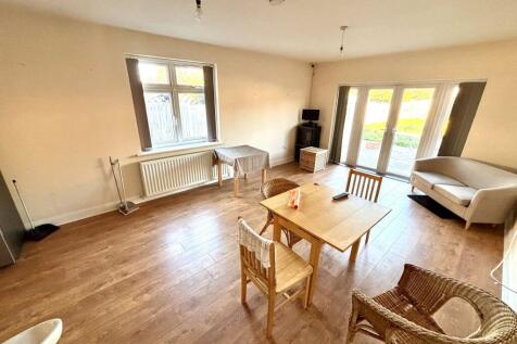 Open Plan Living Room/Kitchen