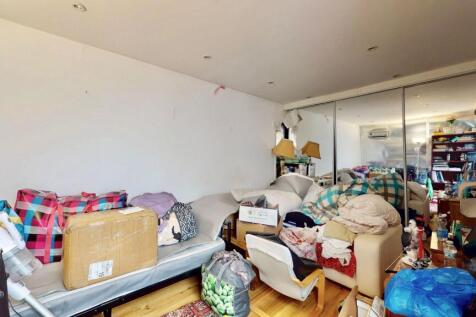 Garage/Bedroom 4