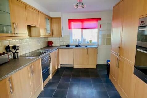 kitchen 2.jpg