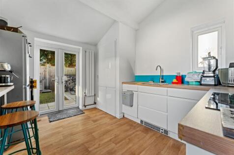 Kitchen2.jpg