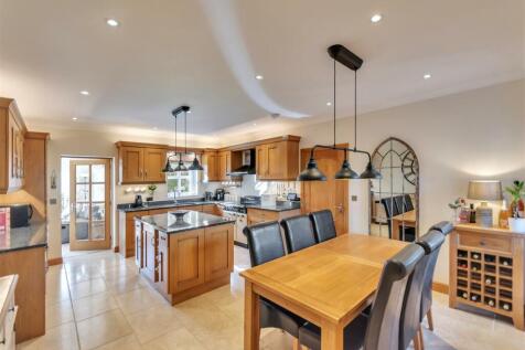 Kitchen/ Breakfast Room
