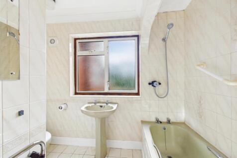 CAM01555G0-PR0205-STILL012.jpg