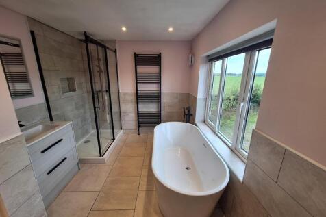 En-suite off master bedroom