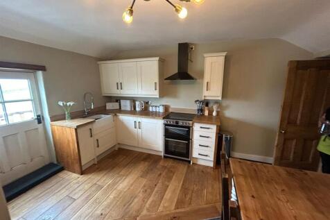 FIRST FLOOR ACCOMMODATION