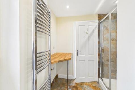 UTILITY ROOM/SHOWER ROOM