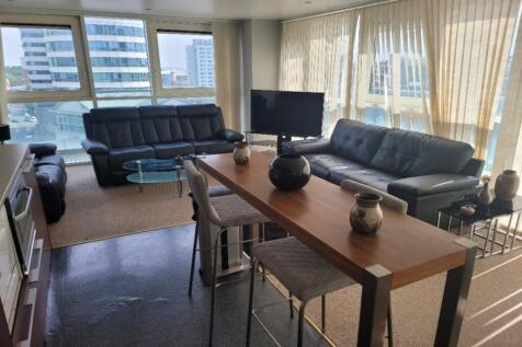 Lounge/Dining Room/K