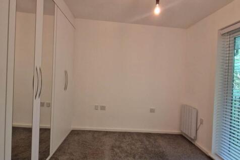 Bedroom 1 (2)