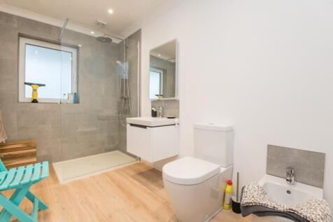 Ensuite shower room