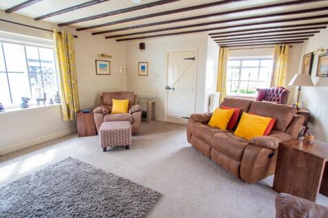 Living Room/Snug