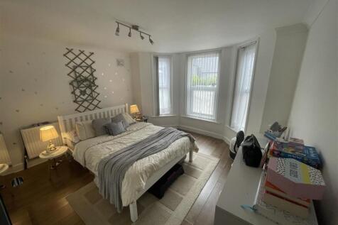 GFF BEDROOM 1
