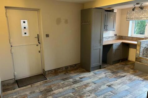 LARGE UTILITY/BOOT ROOM