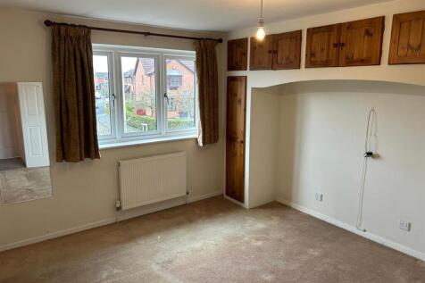 MAIN BEDROOM