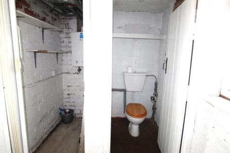 STORE AND WC