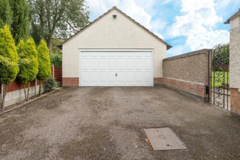 DRIVE &amp; DOUBLE GARAGE