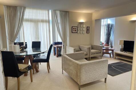 Open Lounge, Diner &amp; Kitchen