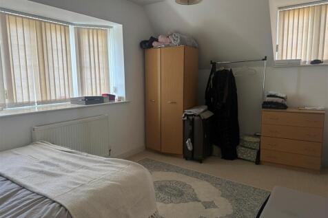 Bedroom 1.jpg