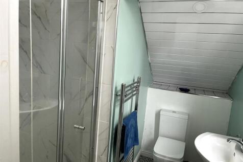 2ND FLOOR EN-SUITE